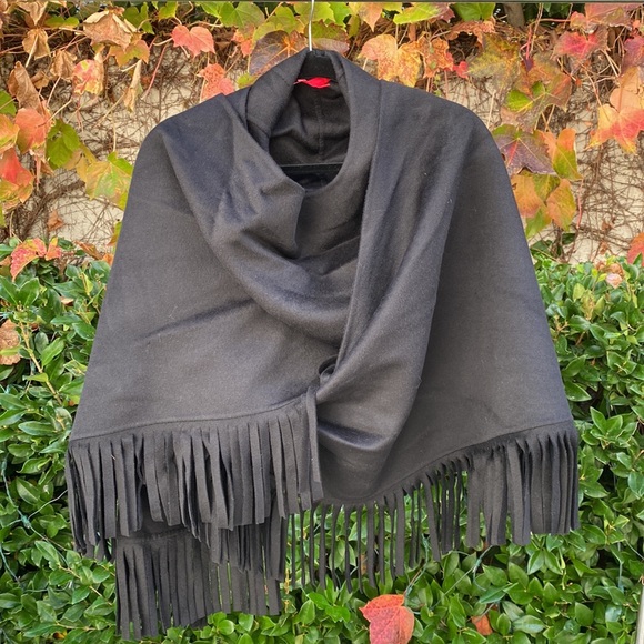 Shamask Cashmere and wool thick black fringe cape - Picture 10 of 14